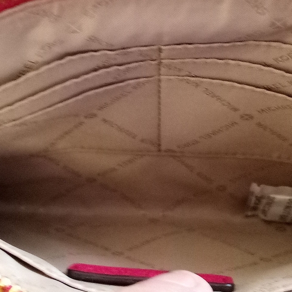 Michael Kors - NWOT- Large Pebbled Leather, Wristlet, Dust Bag, 6 Card Slots, - Picture 3 of 8